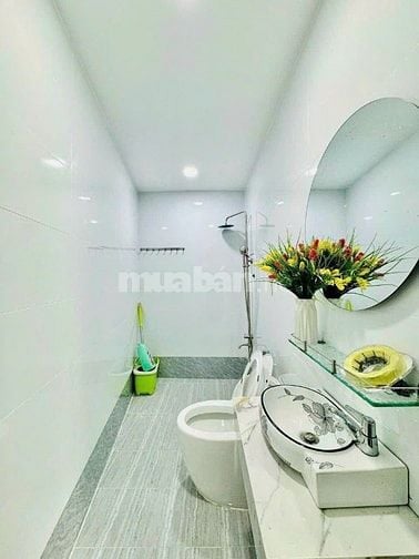 Chú Lâm lớn tuổi về quê bán nhanh nhà Nhiêu Tứ, Phú Nhuận.Gần Coopmart