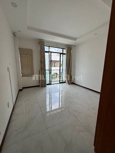 Bán nhà đường số gần chợ Tân Qui Quận 7