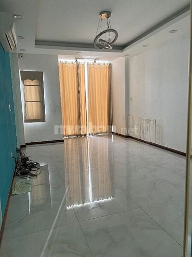Bán nhà đường số gần chợ Tân Qui Quận 7