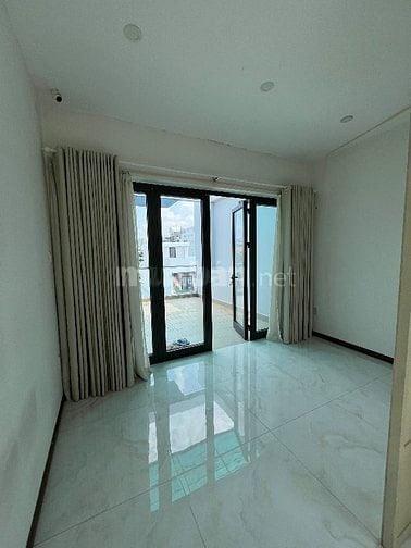 Bán nhà đường số gần chợ Tân Qui Quận 7