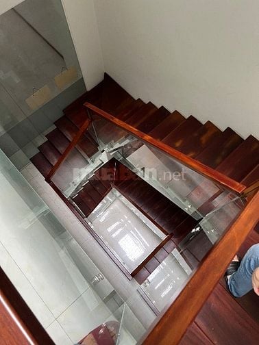 Bán nhà đường số gần chợ Tân Qui Quận 7