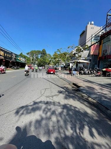 [HOT] Nhà mặt tiền Đồng Nai (đoạn lề rộng) Quận 10. DT 4,8x26m