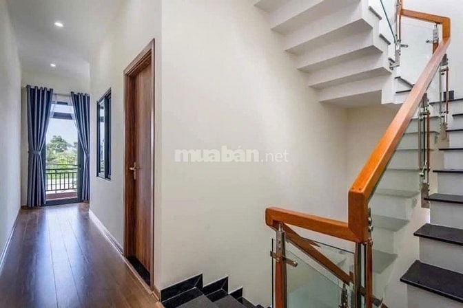 Cần bán gấp căn nhà ở Đinh Đức Thiện cách KCN Cầu Tràm 4p chạy xe