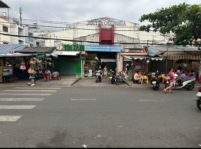 Bán hoặc cho thuê kiốt mặt tiền chợ Nguyễn Chế Nghĩa, Quận 8, 4x12m
