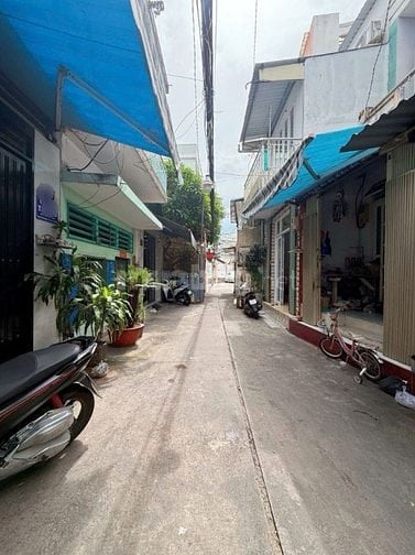 Bán nhà nát tiện xây mới tại đầm sen q11 - 36m2 đất - 4,3 tỉ