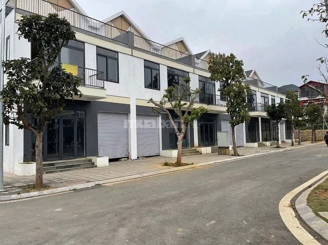  SIÊU PHẨM NHÀ PHỐ 2.5 TẦNG – TRUNG TÂM MỘC CHÂU – MẶT TIỀN RỘNG 