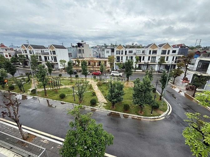  SIÊU PHẨM NHÀ PHỐ 2.5 TẦNG – TRUNG TÂM MỘC CHÂU – MẶT TIỀN RỘNG 