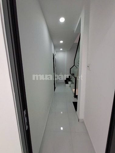 5ty5 Nhà 2 lầu đúc btct DBT P1Q8 4,2 x 8 ( 3pn ) SHR hoàn công