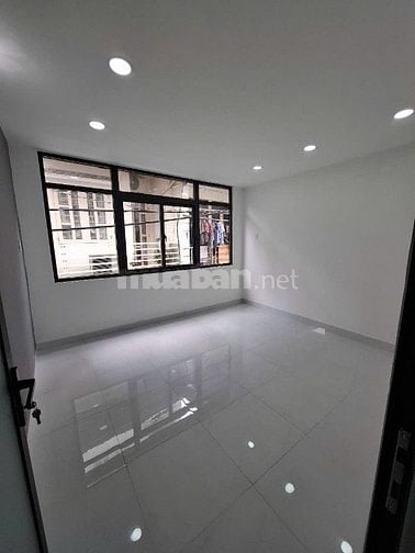 5ty5 Nhà 2 lầu đúc btct DBT P1Q8 4,2 x 8 ( 3pn ) SHR hoàn công