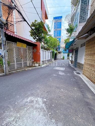 Nhà nhỏ vị trí đẹp 2 msựt hẻm xe hơi 