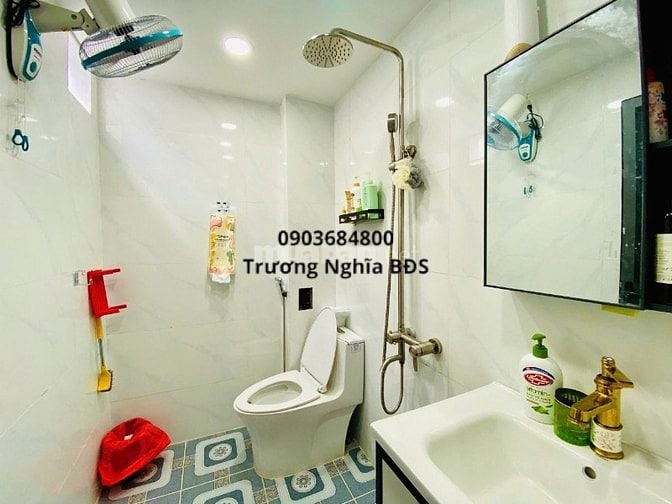 Nha mat tien duong Truong Thi Hoa, khu sam uat