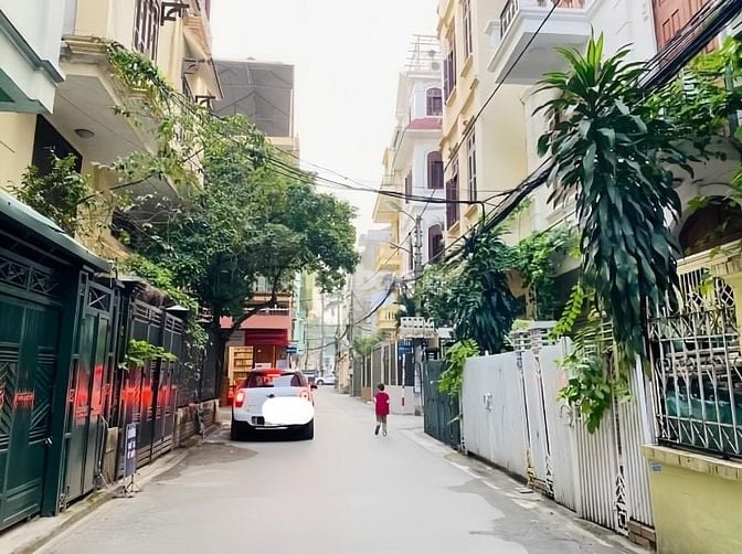 Phân lô Trần Quốc Hoàn 58m2*5t,mt 5m,gara oto,2thoáng,vỉa hè,kd,22.3tỷ