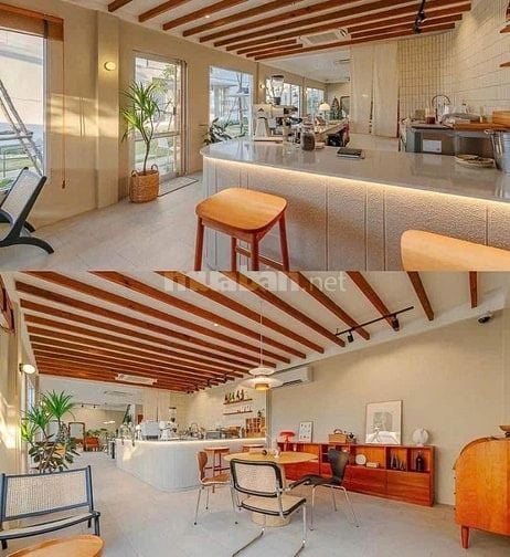 2 Bạn phụ bán hàng đồ uống đóng hộp