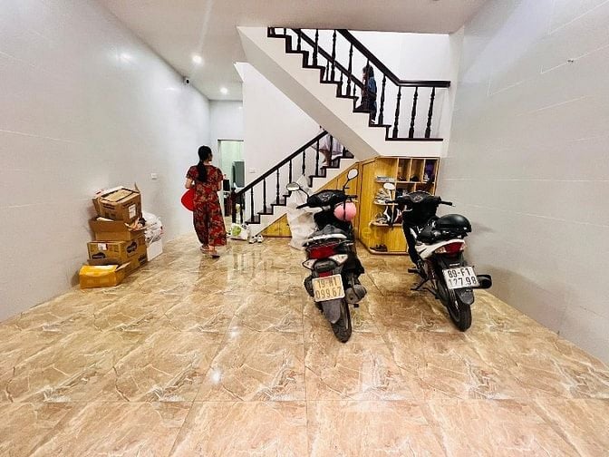 Phân lô Trần Quốc Hoàn 58m2*5t,mt 5m,gara oto,2thoáng,vỉa hè,kd,22.3tỷ