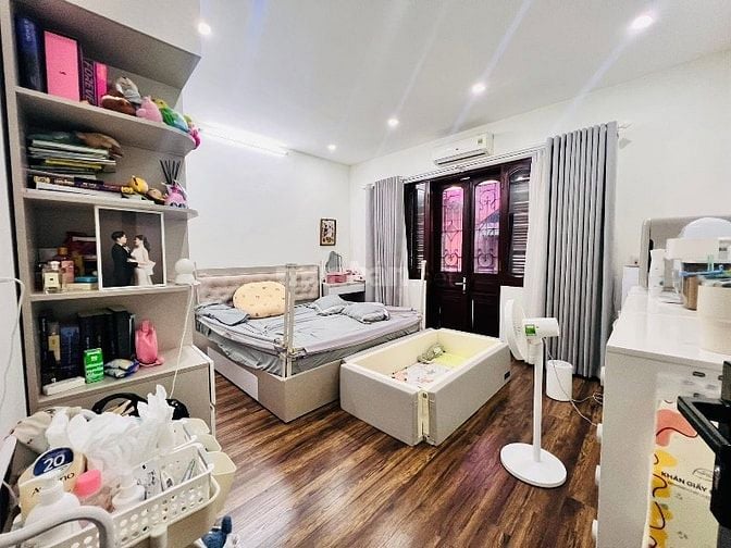 Phân lô Trần Quốc Hoàn 58m2*5t,mt 5m,gara oto,2thoáng,vỉa hè,kd,22.3tỷ