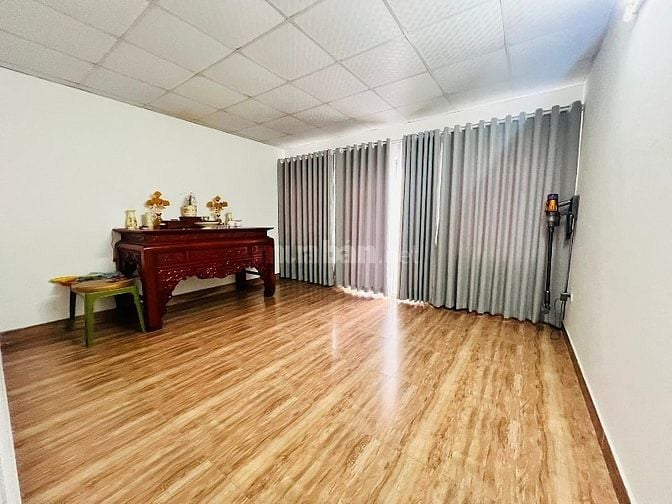 Phân lô Trần Quốc Hoàn 58m2*5t,mt 5m,gara oto,2thoáng,vỉa hè,kd,22.3tỷ