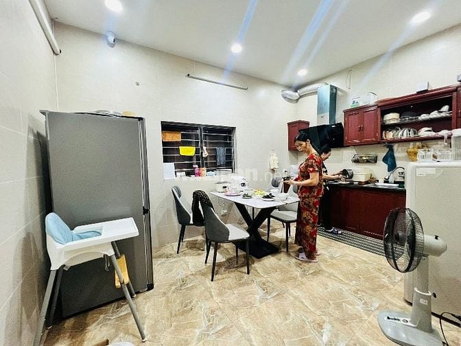 Phân lô Trần Quốc Hoàn 58m2*5t,mt 5m,gara oto,2thoáng,vỉa hè,kd,22.3tỷ