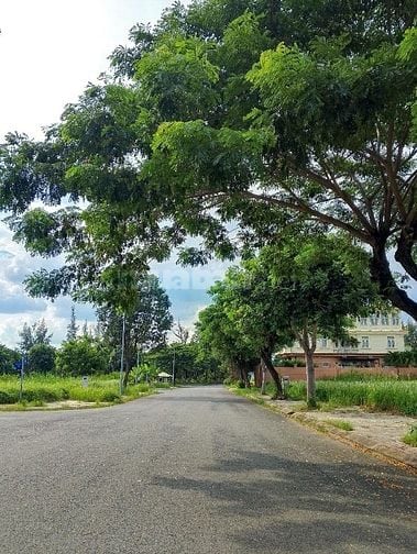 BÁN NHANH CẶP GỐC MT ĐƯỜNG LONG HẬU 40M,CÔNG CHỨNG SANG TÊN NGAY.