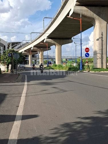 Cho thuê đất mặt tiền Song Hành p. An Phú Quận 2 giá 180 triệu/tháng