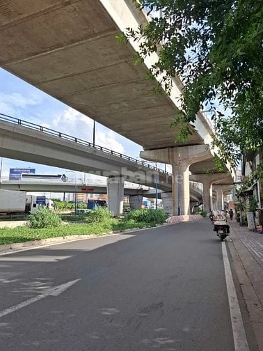 Cho thuê đất mặt tiền Song Hành p. An Phú Quận 2 giá 180 triệu/tháng