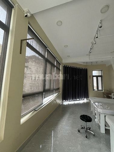 Nhà 6 tầng thang máy góc 2MT Ni Sư Huỳnh Liên Tân Bình giá 14.8 tỷ