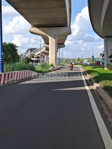 Cho thuê đất mặt tiền Song Hành p. An Phú Quận 2 giá 180 triệu/tháng