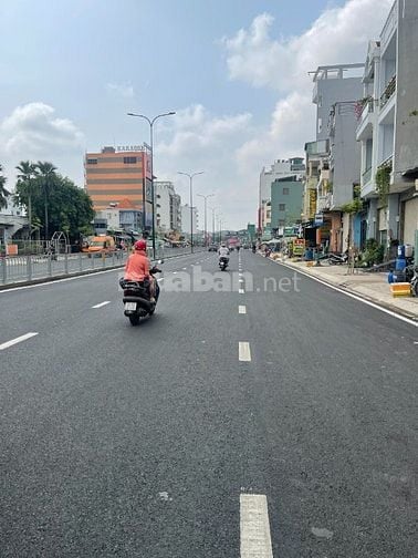 Bán đất MT Võ Chí Công gần ngã tư đường Liên Phường 