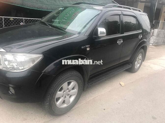 Toyota Fortuner 2010 2.7V 4x4 AT - 900000 km