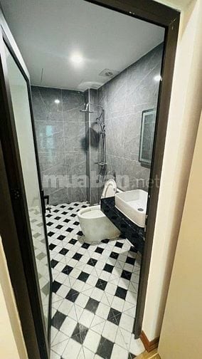 NHÀ MỚI QUAN NHÂN 32m² x 5T, MT 5.2m, Thang Máy, Full Nội Thất – 8.2tỷ