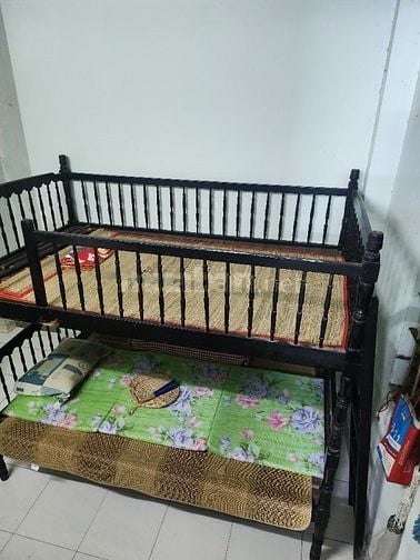 2 phòng trọ trên lầu cho thuê, chủ nhà quản lý tầng dưới.
