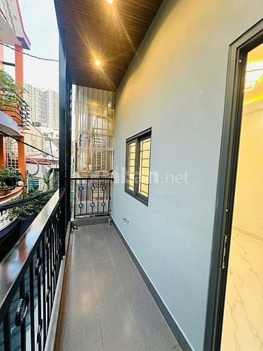4ty050 Nhà mới đẹp 4x9 nở hậu 4,3 Nhà 1 trệt + lầu 2pn Shr