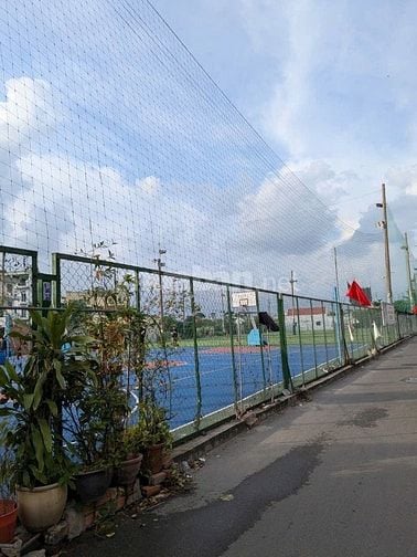Bán Gấp sân bóng 5500m2 . Thu nhập 250tr/th . Giá : 65 tỷ thương lượng