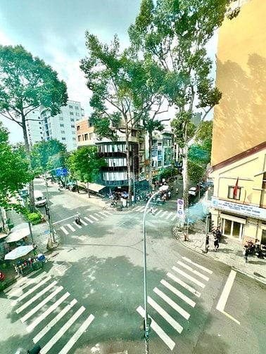 Cho Thuê Sàn Góc 2MT Lầu 1 - 2 Tại Nguyễn Thái Bình - DTSD gần 400m2