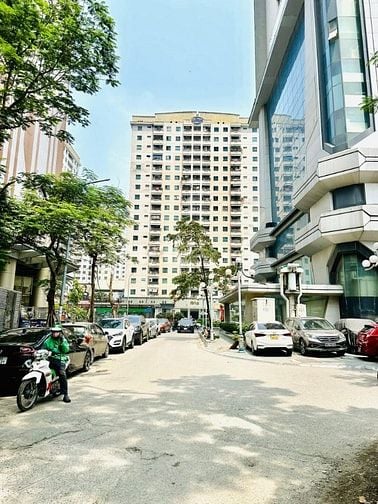 Bán 160m2 đất mặt tiền phố Lê Văn Lương, ô tô ra vào. 36 tỷ