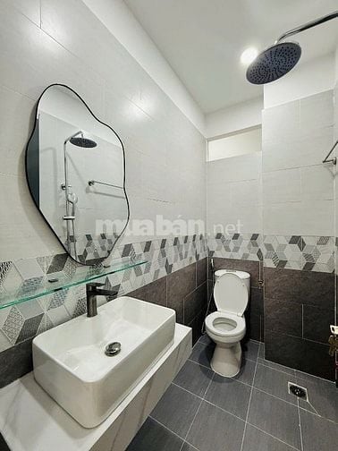 Nhà 3 lầu DT:5,5x10m tuyệt đẹp Cao Cấp hẻm xe hơi Thống Nhất, P16, GV
