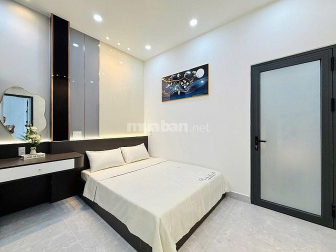 Nhà 3 lầu DT:5,5x10m tuyệt đẹp Cao Cấp hẻm xe hơi Thống Nhất, P16, GV