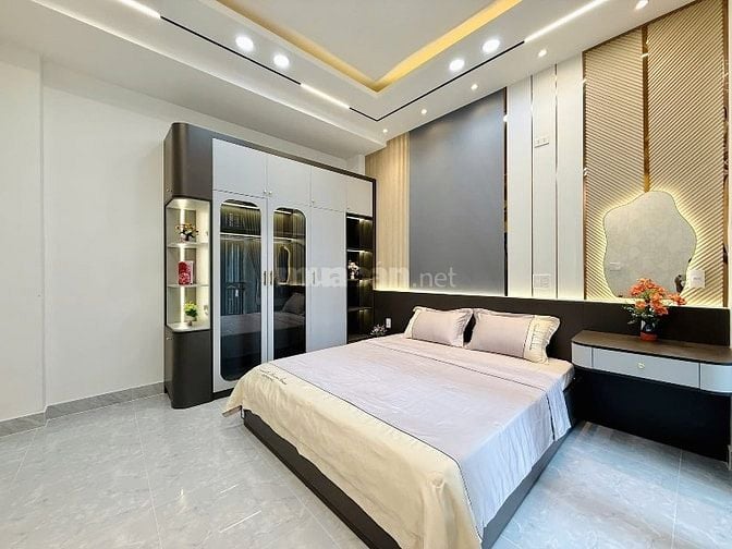 Nhà 3 lầu DT:5,5x10m tuyệt đẹp Cao Cấp hẻm xe hơi Thống Nhất, P16, GV