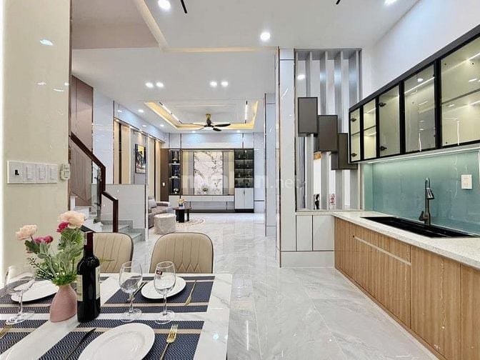 Nhà 3 lầu DT:5,5x10m tuyệt đẹp Cao Cấp hẻm xe hơi Thống Nhất, P16, GV