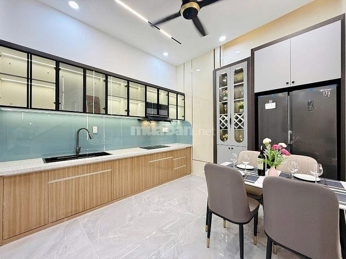 Nhà 3 lầu DT:5,5x10m tuyệt đẹp Cao Cấp hẻm xe hơi Thống Nhất, P16, GV