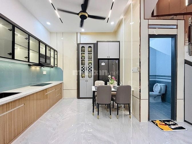 Nhà 3 lầu DT:5,5x10m tuyệt đẹp Cao Cấp hẻm xe hơi Thống Nhất, P16, GV