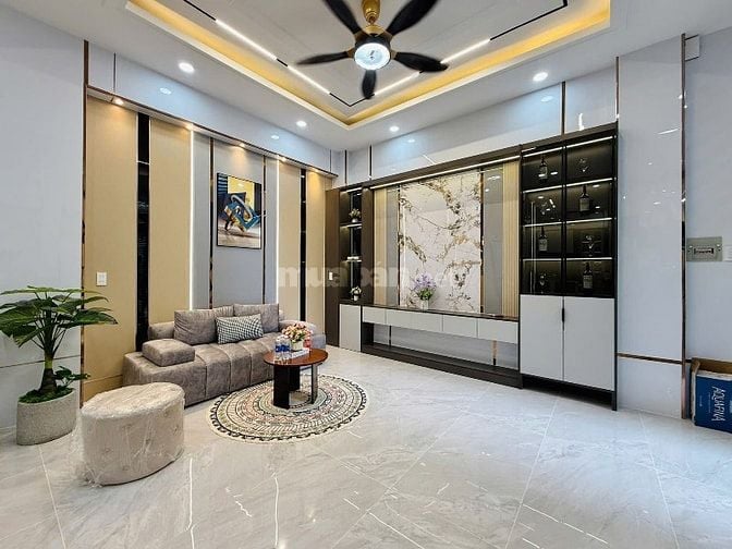 Nhà 3 lầu DT:5,5x10m tuyệt đẹp Cao Cấp hẻm xe hơi Thống Nhất, P16, GV