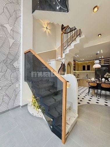 Kẹt vốn KB bán gấp nhà Gia Phú, P1, Q6. Chỉ 2,38tỷ. Hẻm xe hơi. 65m2
