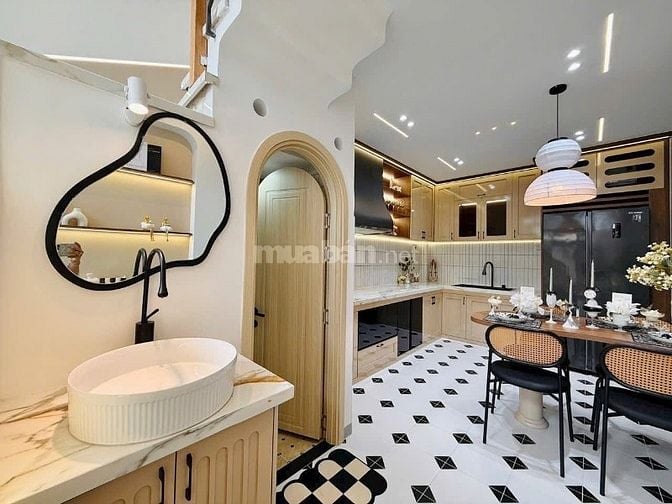 Kẹt vốn KB bán gấp nhà Gia Phú, P1, Q6. Chỉ 2,38tỷ. Hẻm xe hơi. 65m2