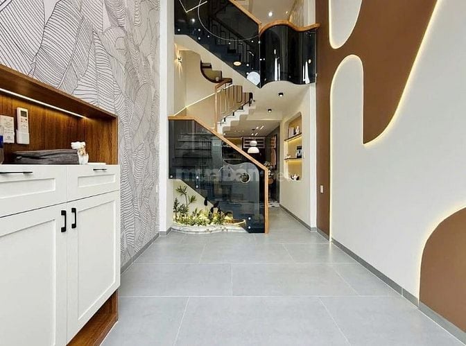 Kẹt vốn KB bán gấp nhà Gia Phú, P1, Q6. Chỉ 2,38tỷ. Hẻm xe hơi. 65m2
