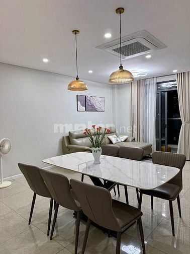 Cần cho thuê căn hộ Vĩnh Hội P4 Q4 DT 97m2, 3pn,2wc.Full NT Giá 24tr.