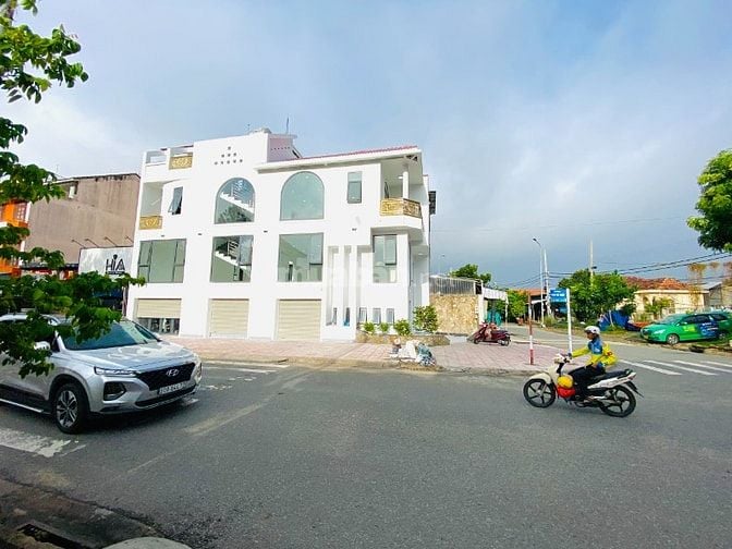 Bán nhà 2 mặt tiền Thân Văn Nhiếp p. An Phú Quận 2 cũ giá 33 tỷ
