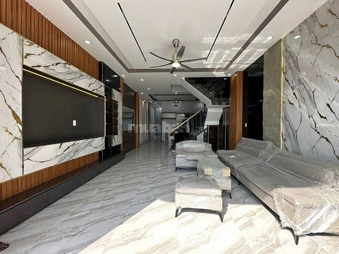 Kẹt vốn mở rộng mặt bằng, chị em cần ra căn nhà đường Bùi Thanh Khiết 