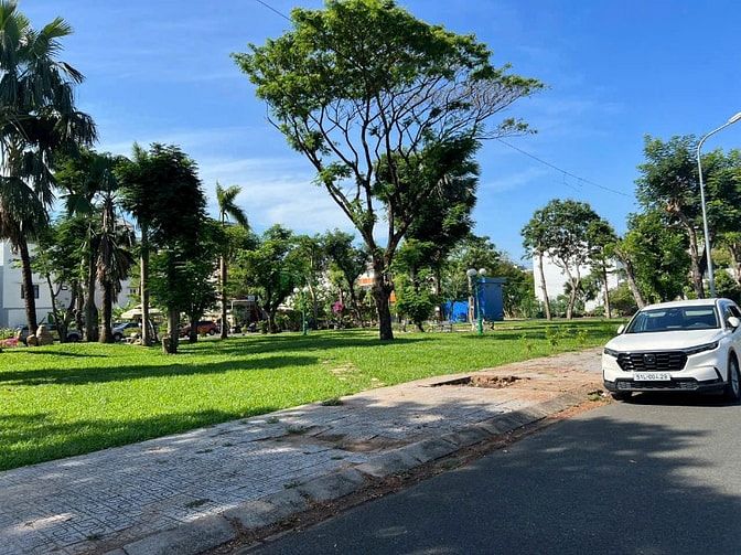 Cho thuê biệt thự ngay sát đường Liên Phường giá 25tr/ tháng