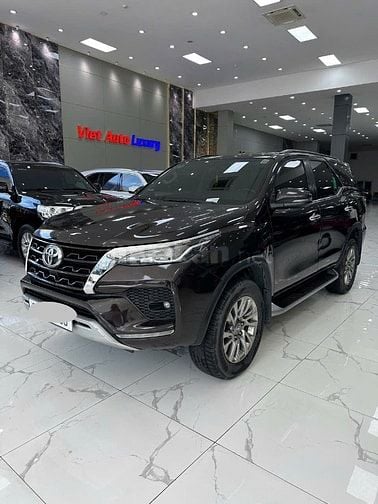 Bán Toyota Fortuner Máy Xăng 2 Cầu Số Tự Động 2021 đi 3,3V Km 