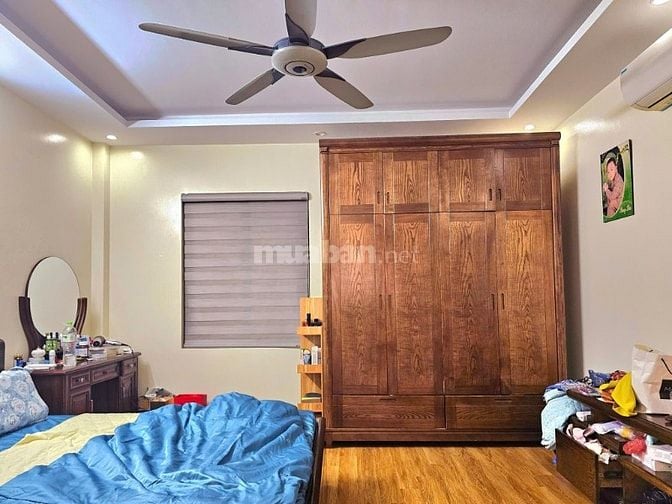 Bán nhà Hoàng Quốc Việt 100m2, 5 tầng, đường ô tô, vỉa hè 5m, cho thuê